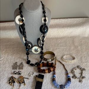 Vintage and Costume Jewelry Lot with Earrings, Necklaces, and Bracelets [1 lb] D